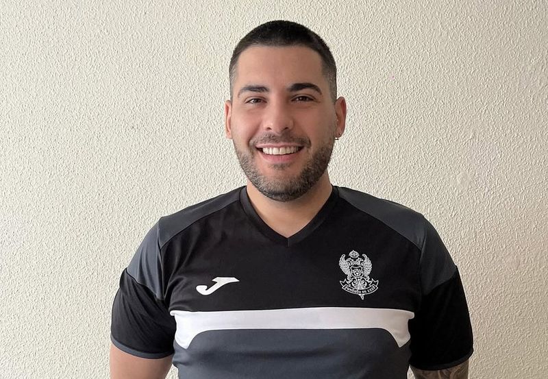 ALEX FERNÁNDEZ: «Busco formar equipos sólidos y competitivos, pero también personas con valores que trasciendan el terreno de juego»