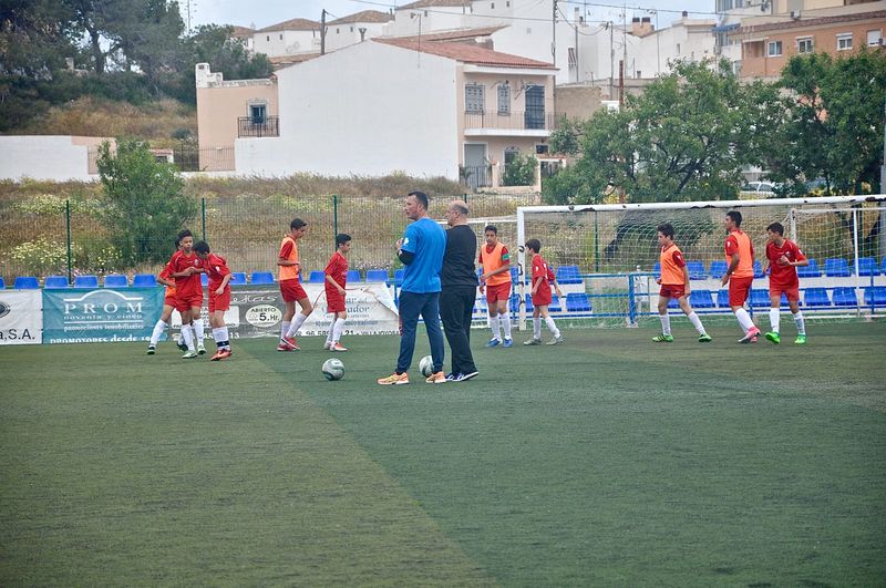 EMILIO ESTUDILLO: «Lo más importante en futbol base es generarles nuevos estímulos y sobre todo, evitar que estén parados»