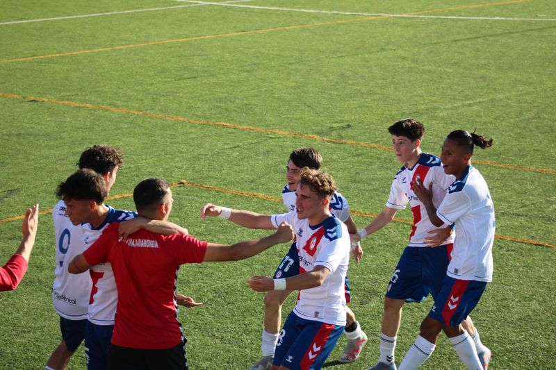 CARLOS PÉREZ-RENDÓN: «El objetivo debe de ser siempre el desarrollo futbolístico y personal de cada uno de tus jugadores»