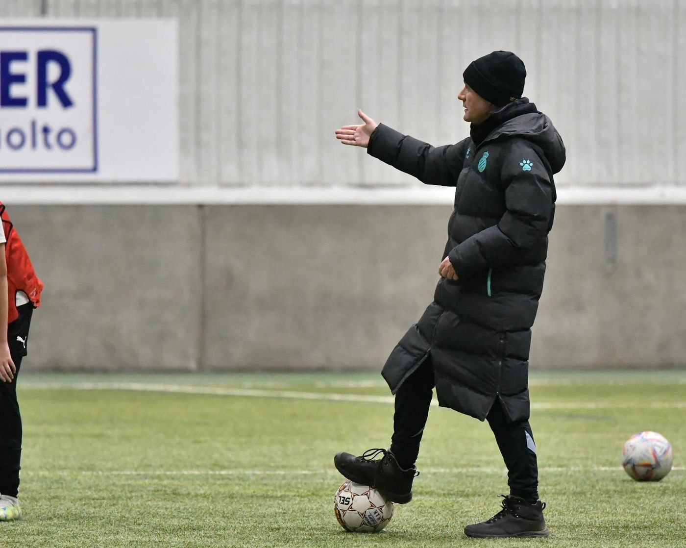 ADRIANO BUJALANCE: «En la base busco transmitir y que el jugador entienda mi mensaje»