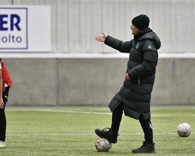 ADRIANO BUJALANCE: «En la base busco transmitir y que el jugador entienda mi mensaje»