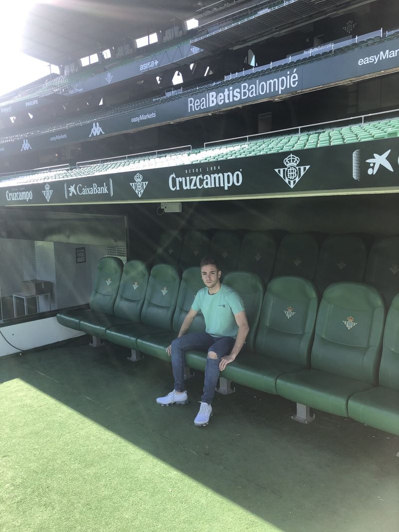 ALFONSO HERNANDO: «En el fútbol base nuestro modelo es formativo»