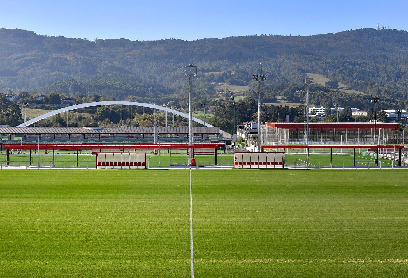EXFUTBOLISTAS PASADOS A ENTRENADORES EN SEGUNDA B