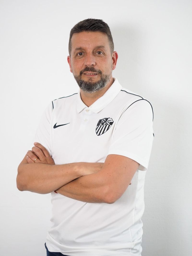 JOAN CARLES: «Creo que cada vez es más difícil el futbol verdadero»