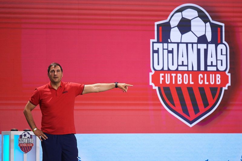 MANU SÁNCHEZ: «Siempre he intentado que mis equipos compitan de verdad, pero conservando unos valores que te diferencien del resto»