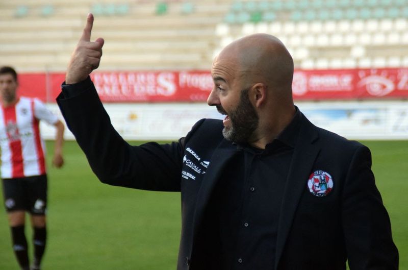 ENTREVISTA A DAVID MOVILLA : «La mejora de un equipo radica en la preparación mental, emocional, táctica y física, en ese orden de prioridad»