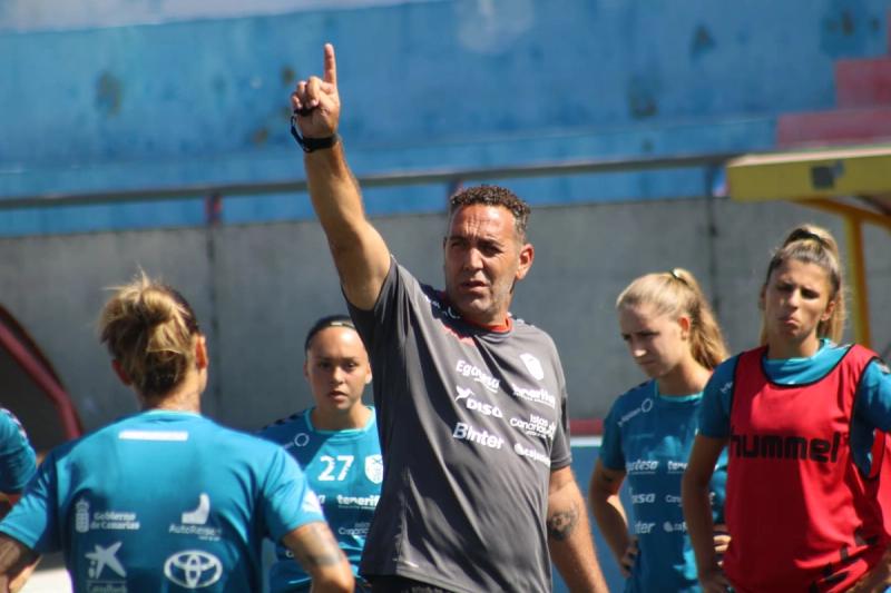 FRANCIS DÍAZ:»Cada vez más gente que no creía en el Fútbol femenino se está acercando y créeme que engancha»