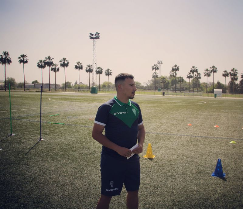 PACO MUÑOZ:»Pienso que todos los jugadores que componen un equipo tienen que sentirse importantes»