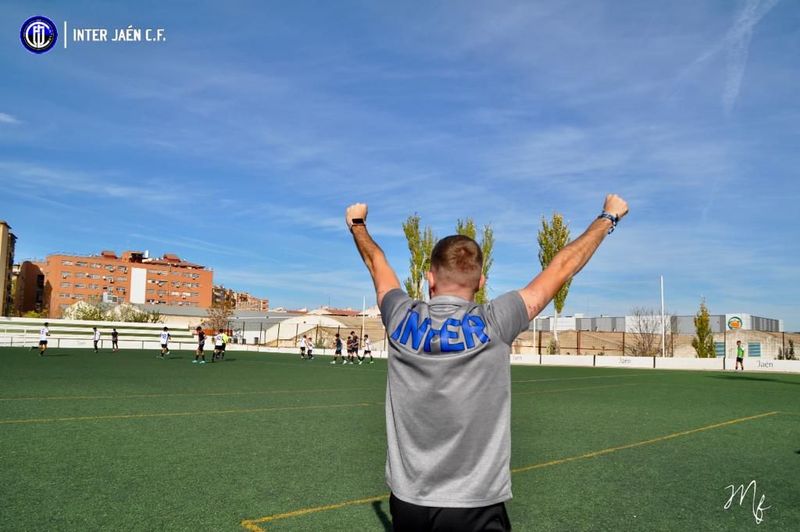 RAÚL MORENO: «En el fútbol base, no puede existir otra cosa que no sea formador.»