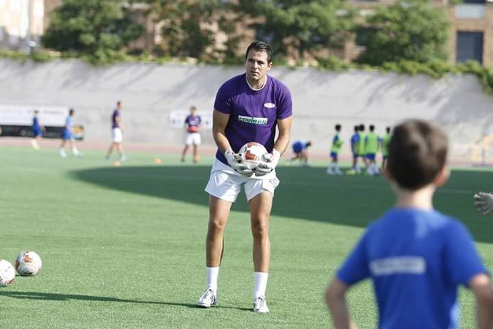 JAVI PÉREZ: «Creo que debemos alejarnos de los extremos y las modas y crear porteros que conozcan el juego y estén conectados continuamente a él en todas sus fases»