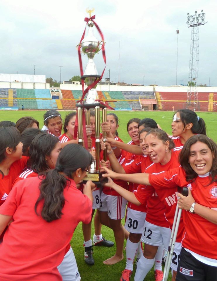 LUCY (INTERNACIONAL DE AREQUIPA): «Me gusta observar mucho a las deportistas como solucionan las situaciones de juego»