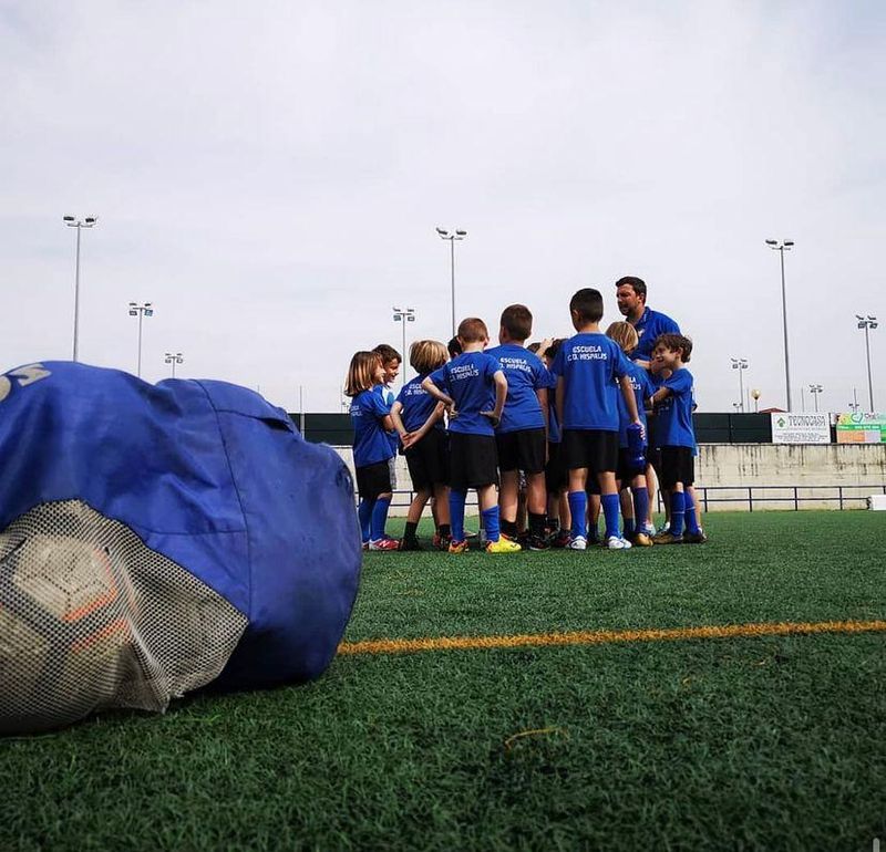 RAFA TRIGUERO: «SOMOS UN EDUCADOR / PROFESOR DEL FUTBOL»