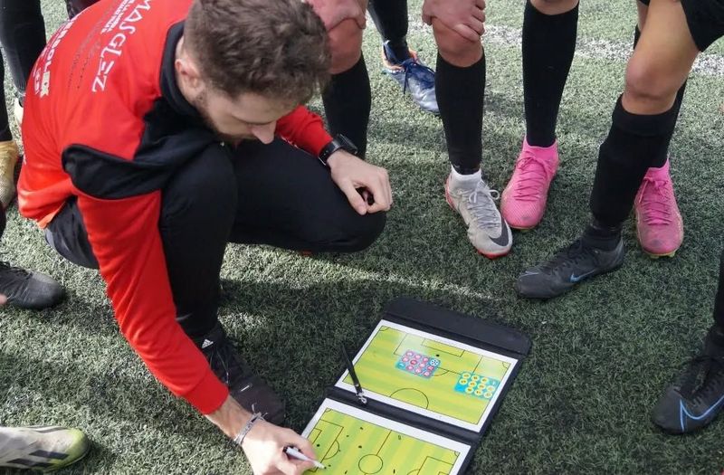 FRAN JESUS PEROGIL: «El fútbol senior te enseña a ser humilde y a tener empatía»