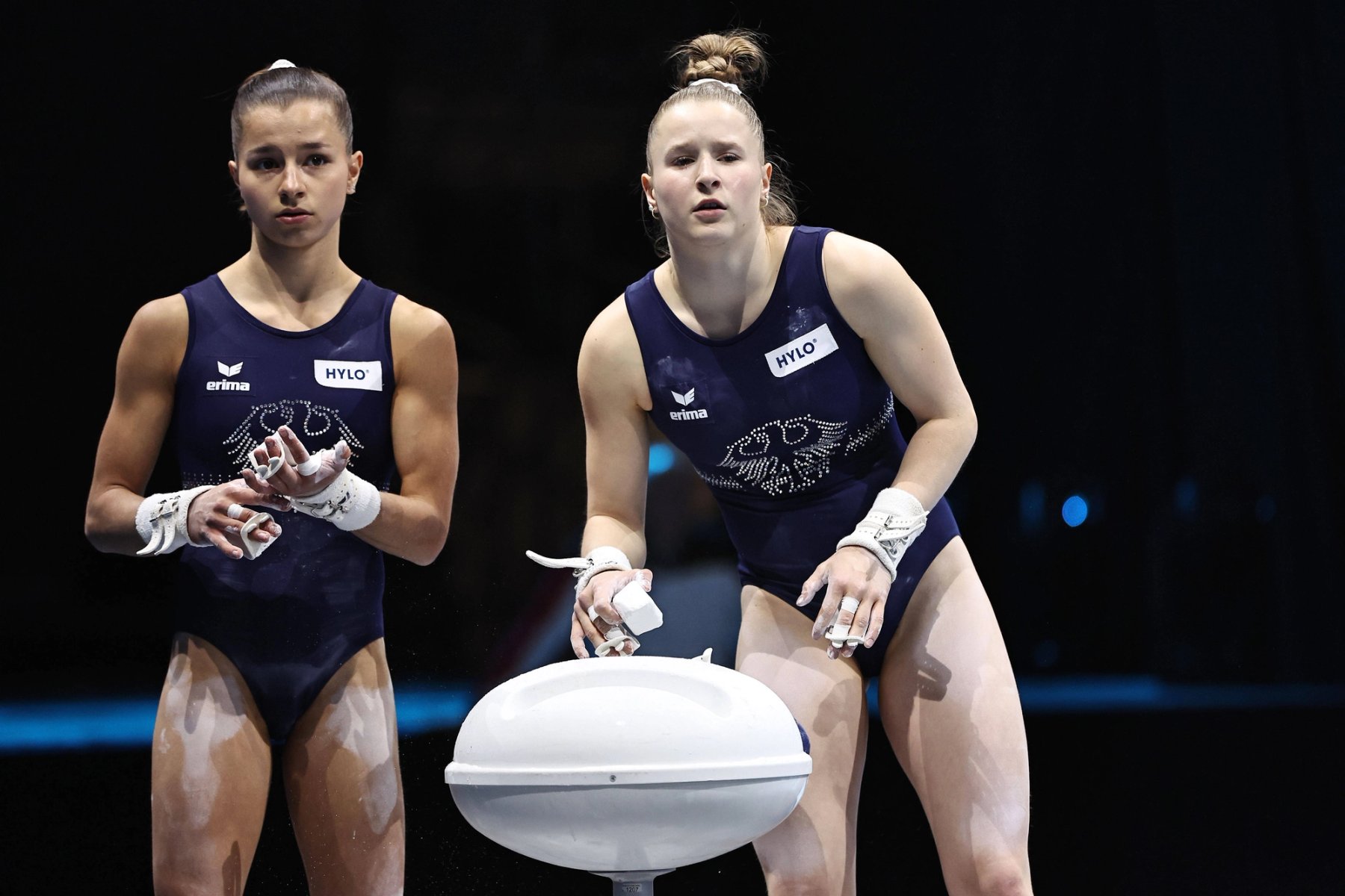 Janoah Müller und Silja Stöhr am Magnesiabecken
