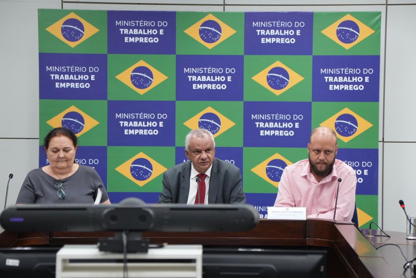 Divulgação oficial dos resultados do Novo Caged de agosto de 2026, com representantes do Ministério do Trabalho e Emprego
