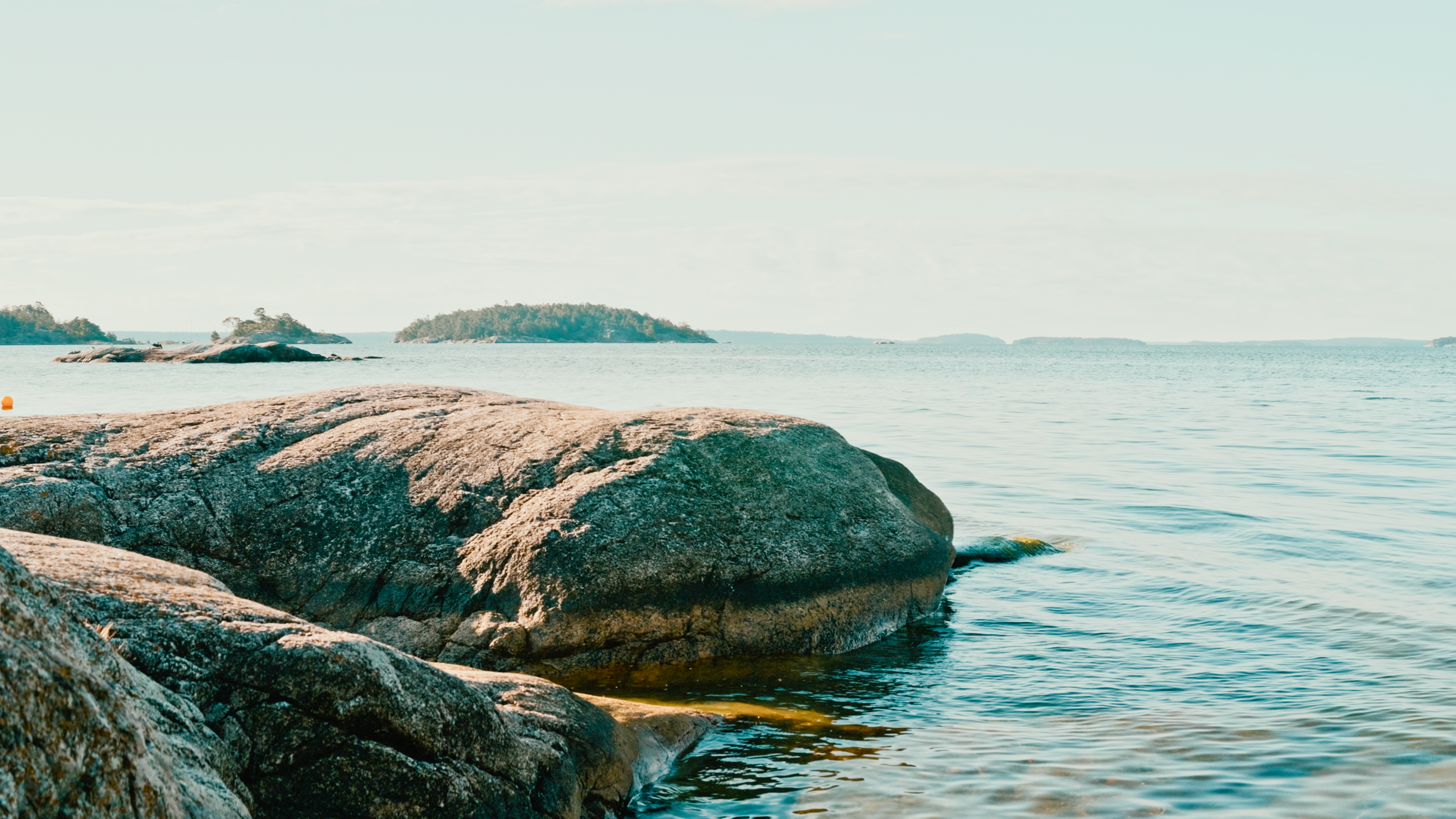 Gentle waves at Björnö, 6 AM