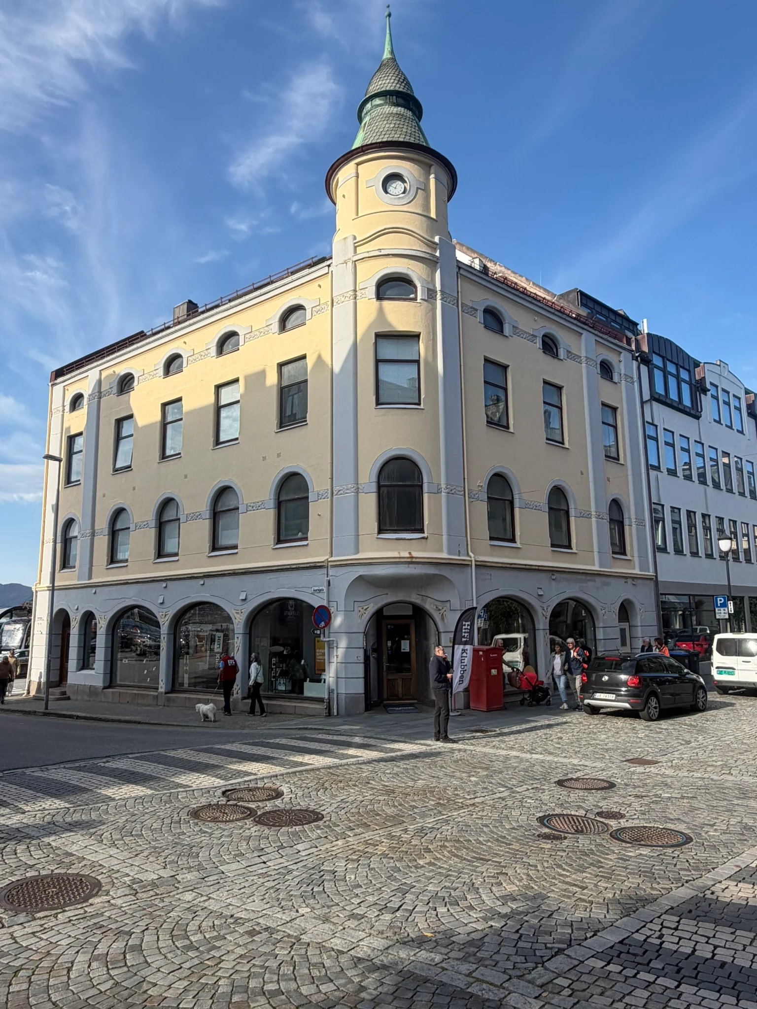 Kongens gate 21 – hjørnefasade mot gaten