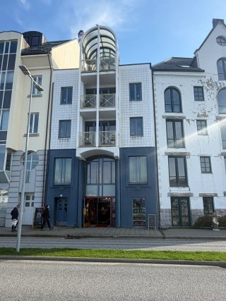 Kongens gate 9 – fasade og inngangsparti sett rett forfra