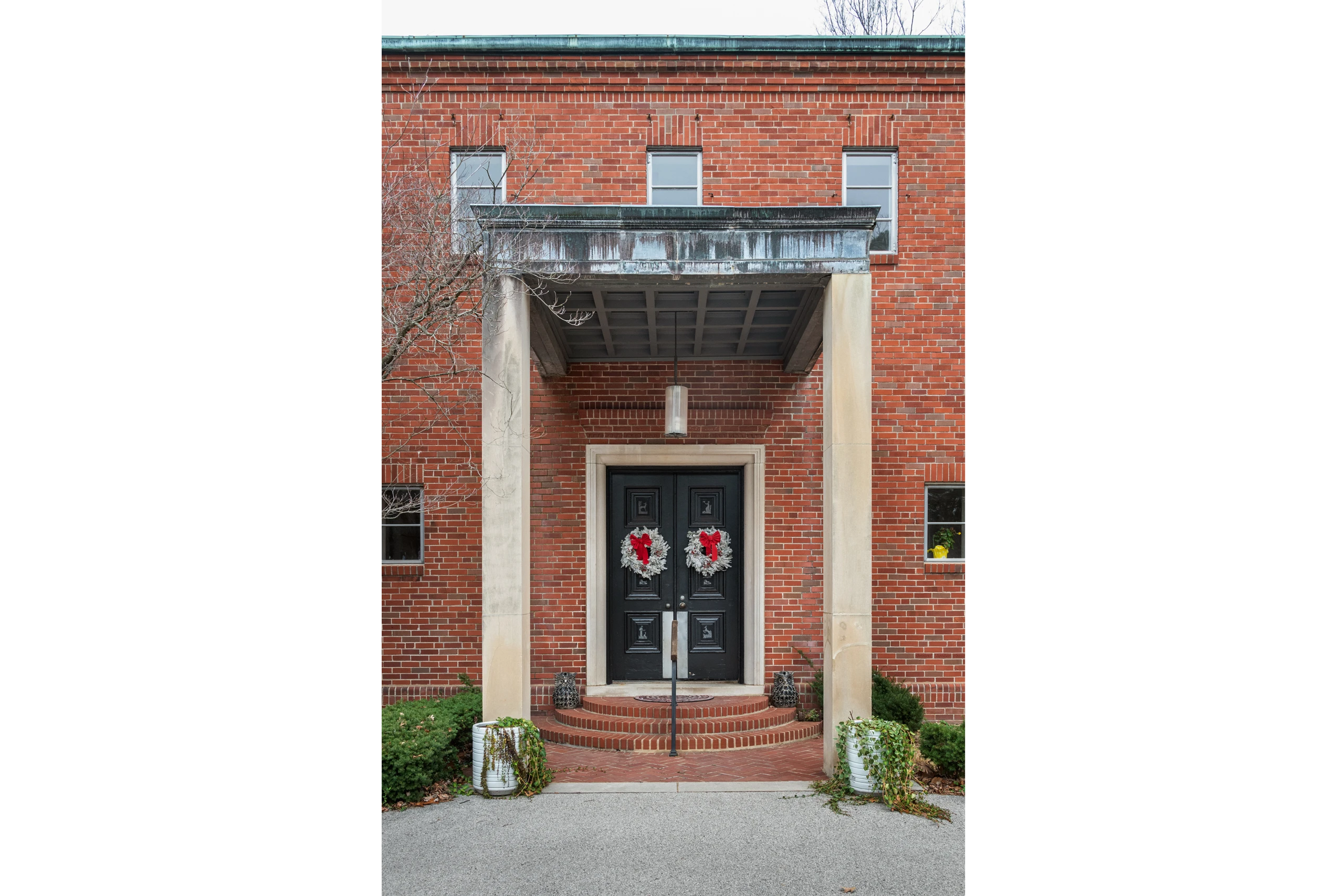 Front entry of the Meyer House designed by Charles Eames from 1936-38.