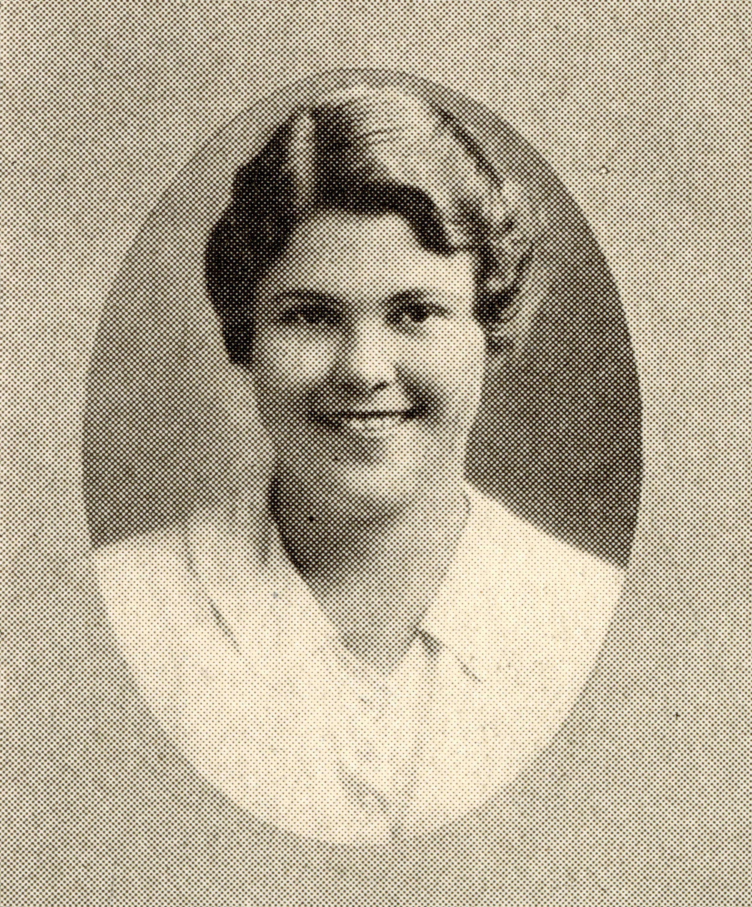 Front on portrait of Ray taken during her senior year at Sacramento High School in 1931.