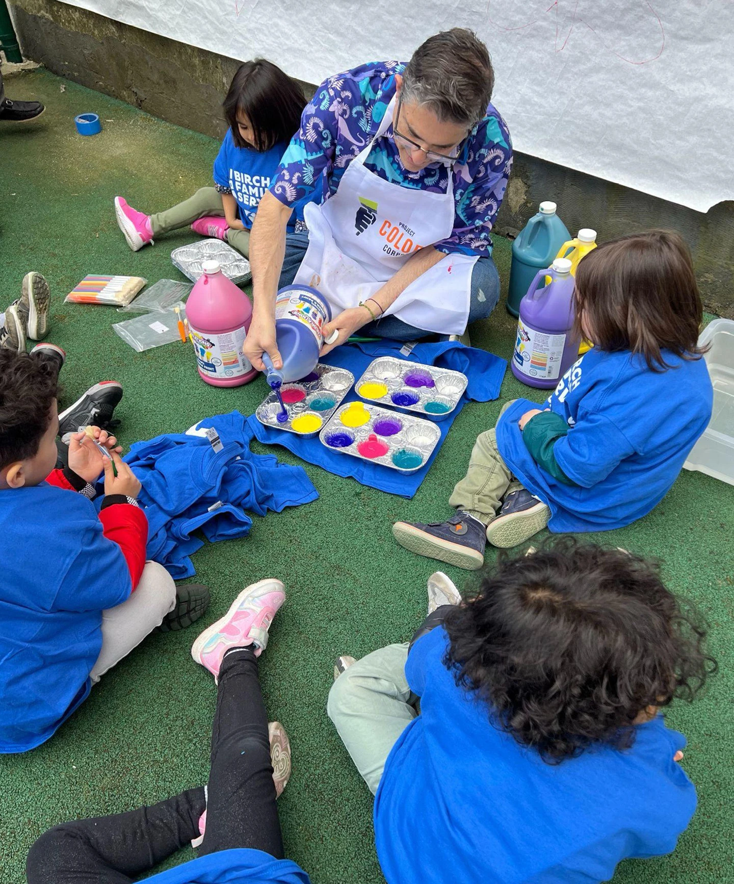 Project Color Corps volunteers and students created a colorful backdrop for a preschoolers’ play area at Birch Family Services in Manhattan.