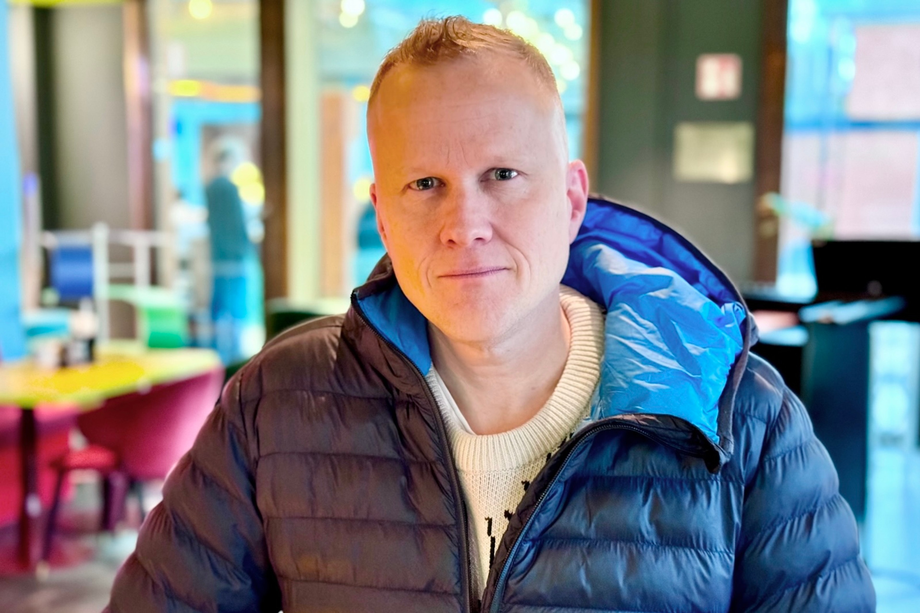 PREMIÄR FÖR NYA PODDEN: Han utsattes för mobbning genom hela grundskolan: ”Personalen tittade bort”