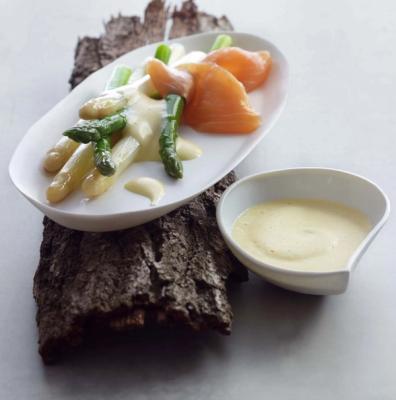 Foto des Rezepts Grüner und weißer Spargel mit Zitronensabayon