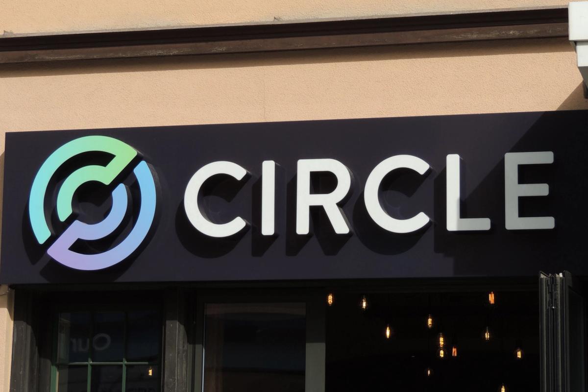 Circle defends USDC economics as stablecoin rivals court its partners.