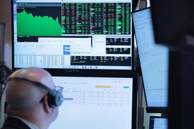 比特币受阻于关键价位,纳斯达克与标普500却连创新高,市场分化背后有何玄机?