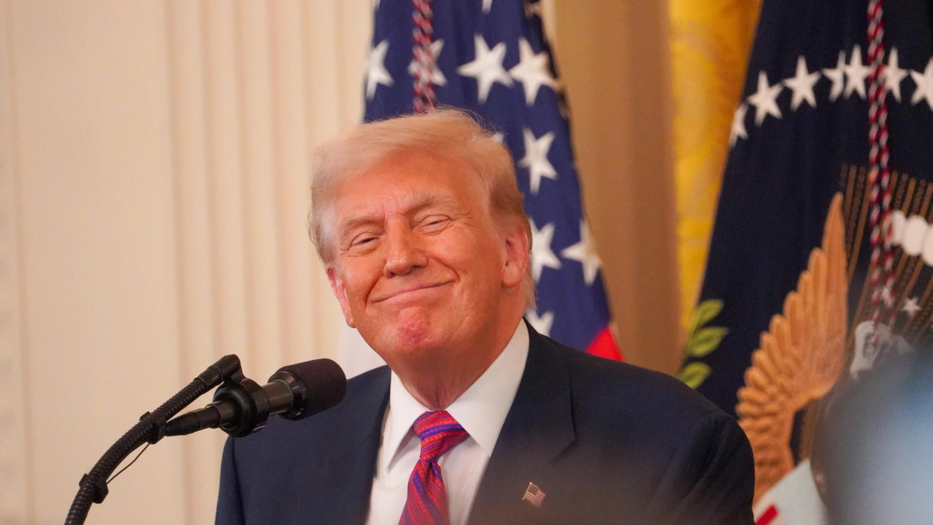 Donald Trump Signs Order Letting Crypto Into 401(k) Retirement Plans Donald Trump Signs Order Letting Crypto Into 401(k) Retirement Plans