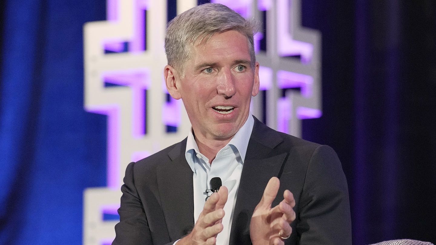 BTC $200K, COIN in S&P 500, and a Number of Crypto IPOs Among Bitwise 2025  Predictions