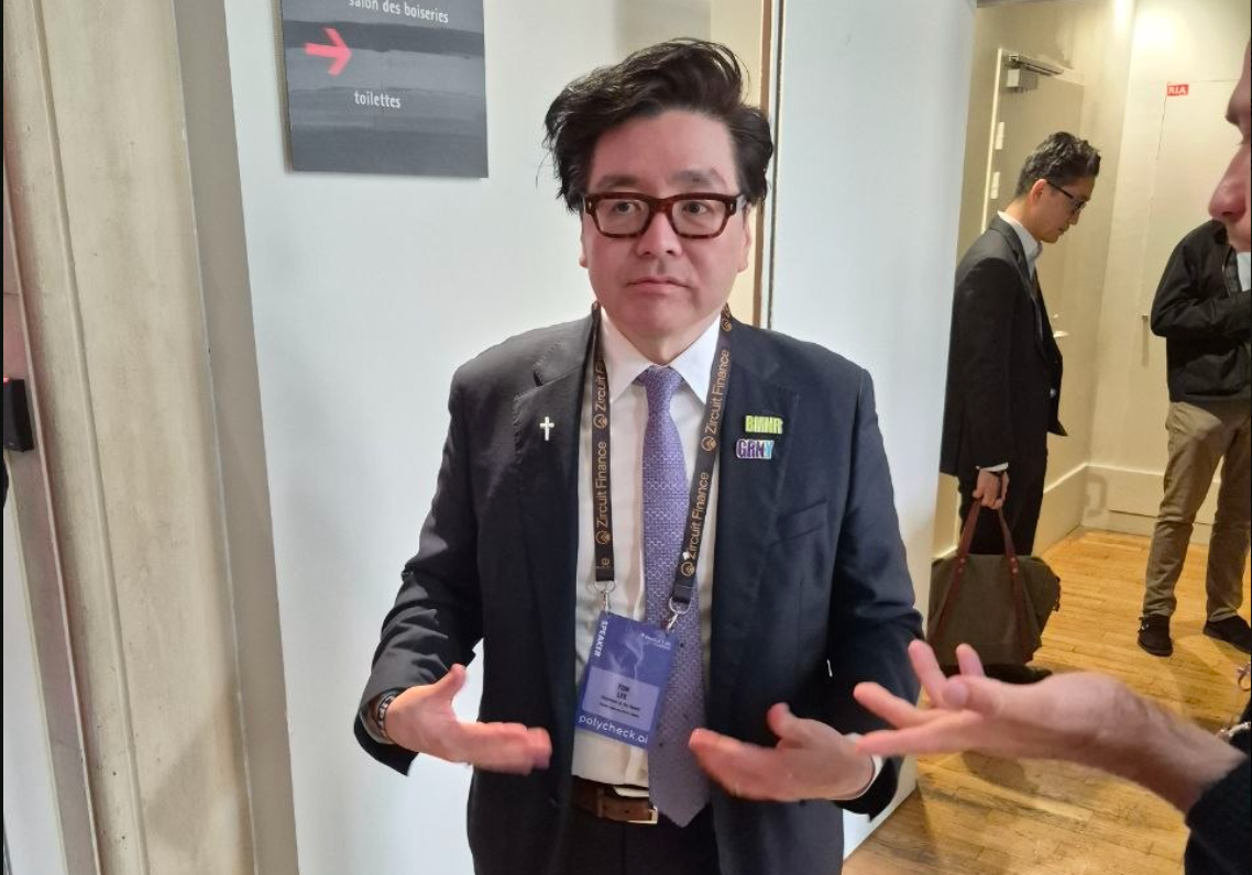Tom Lee calls Strategy's bitcoin sale classic bottom behavior