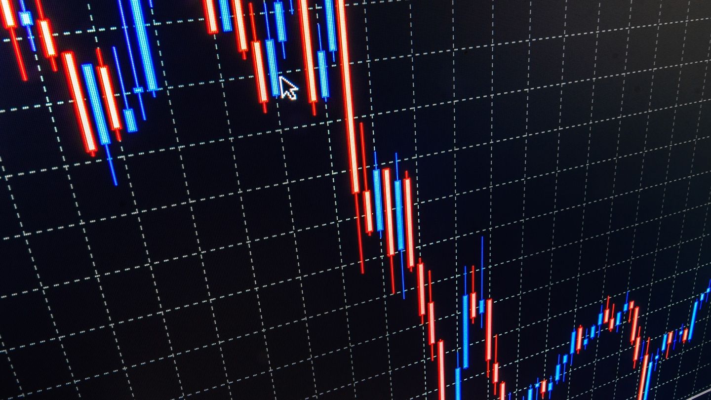 Crypto-Related Stocks Drop Alongside Bitcoin on CFTC Binance Suit