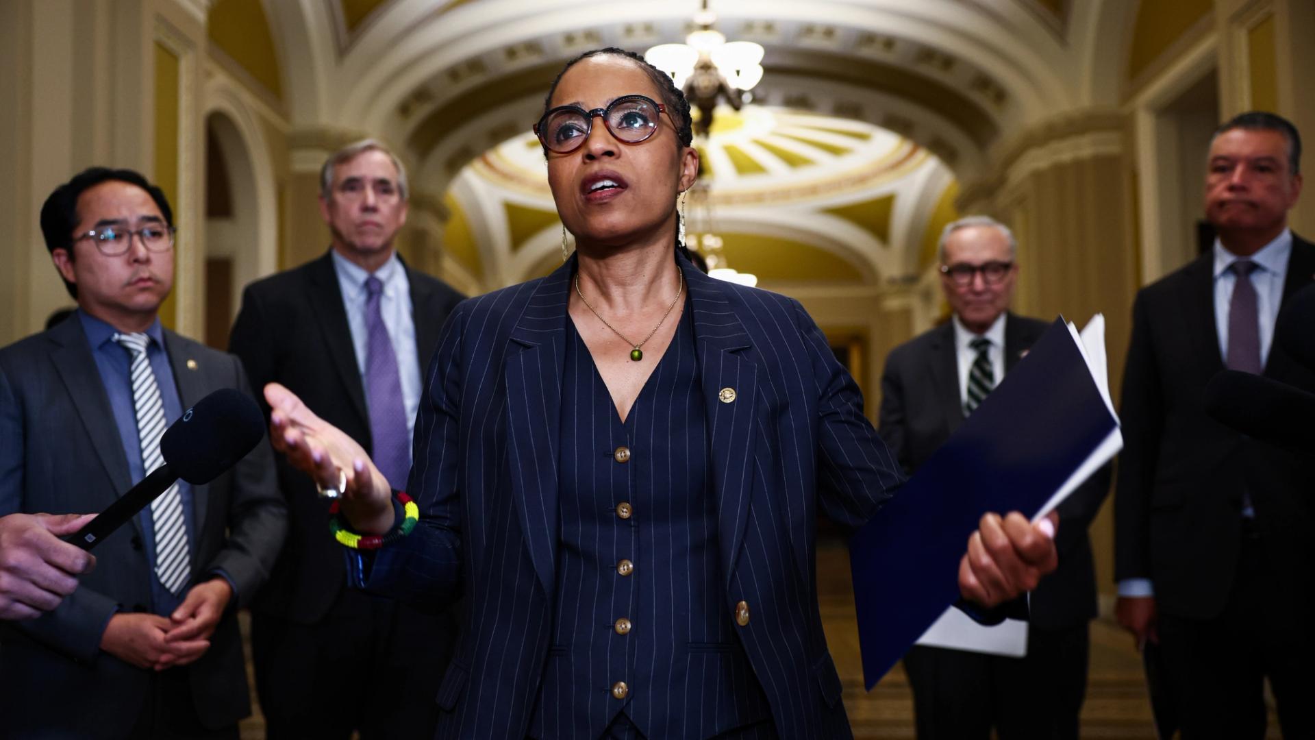 Key Democratic lawmakers say crypto Clarity Act 'falls short' on ethics ...