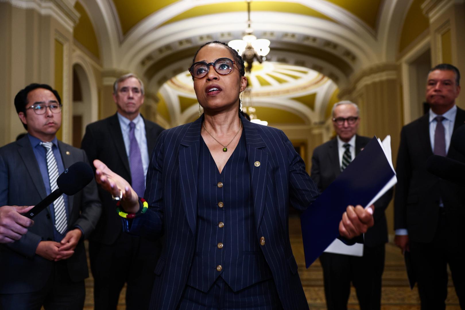 Democrats Push Back on New Crypto Market Structure Bill