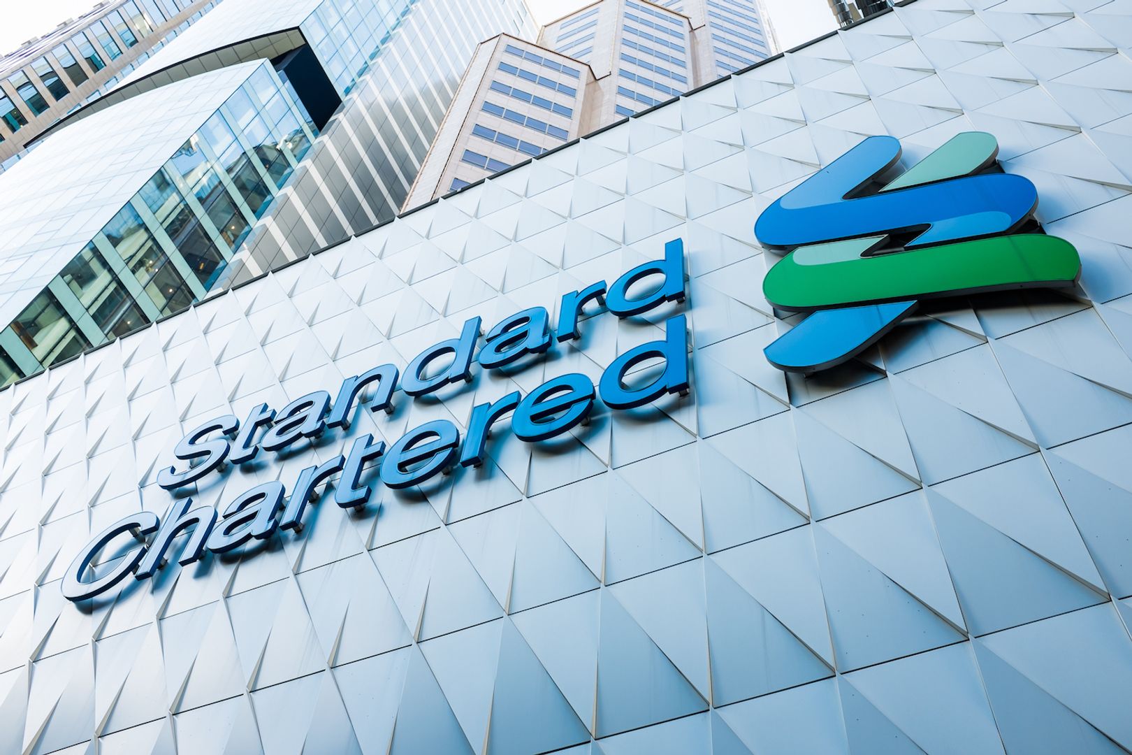 Standard Chartered Says It’s the First Global Bank to Offer Spot Bitcoin, Ether Trading Standard Chartered Says It’s the First Global Bank to Offer Spot Bitcoin, Ether Trading