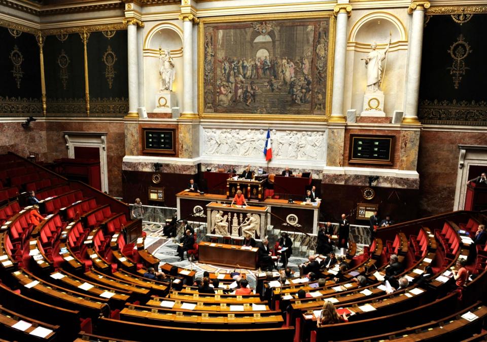 France Proposes 31.4% Tax on Stablecoin Swaps, Prompting Offshore Flight Warnings