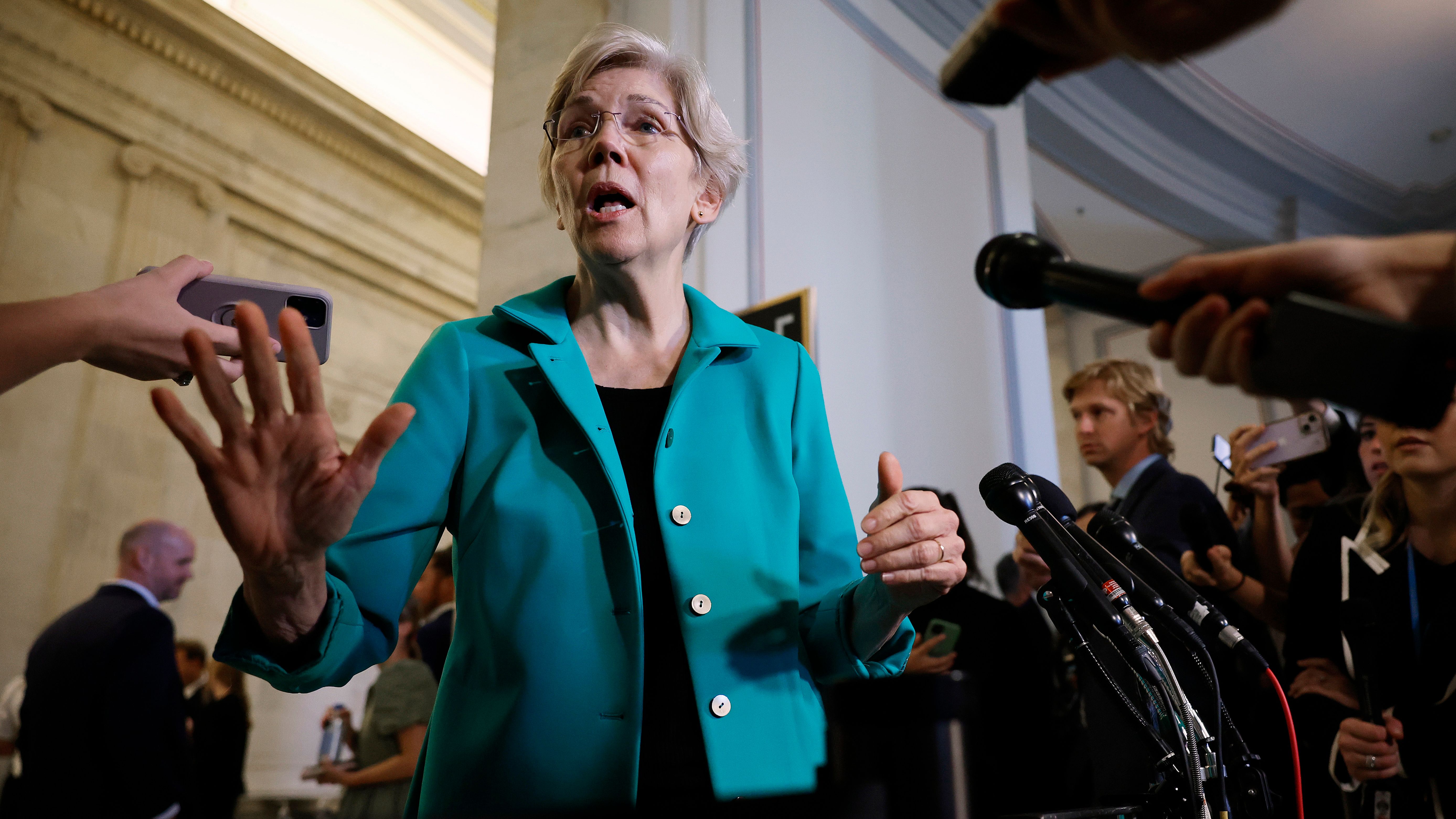 U.S. Sen. Warren Leads Lawmakers to Push Administration on Crypto-Backed Terrorism