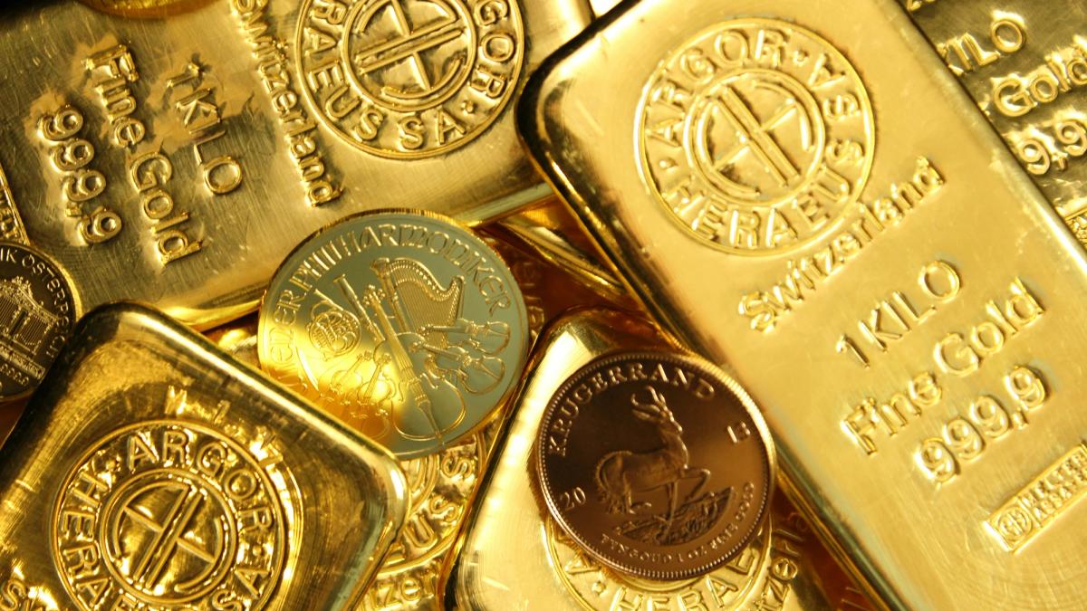 Bitcoin, Copper, and Stocks Decline as Investors Flee Risk; Gold Rises