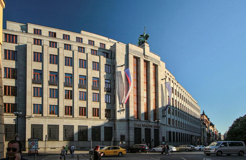 Guddoomiyaha Bangiga Dhexe ee Czech oo ka hadlay khatarta iyo fursadda Bitcoin