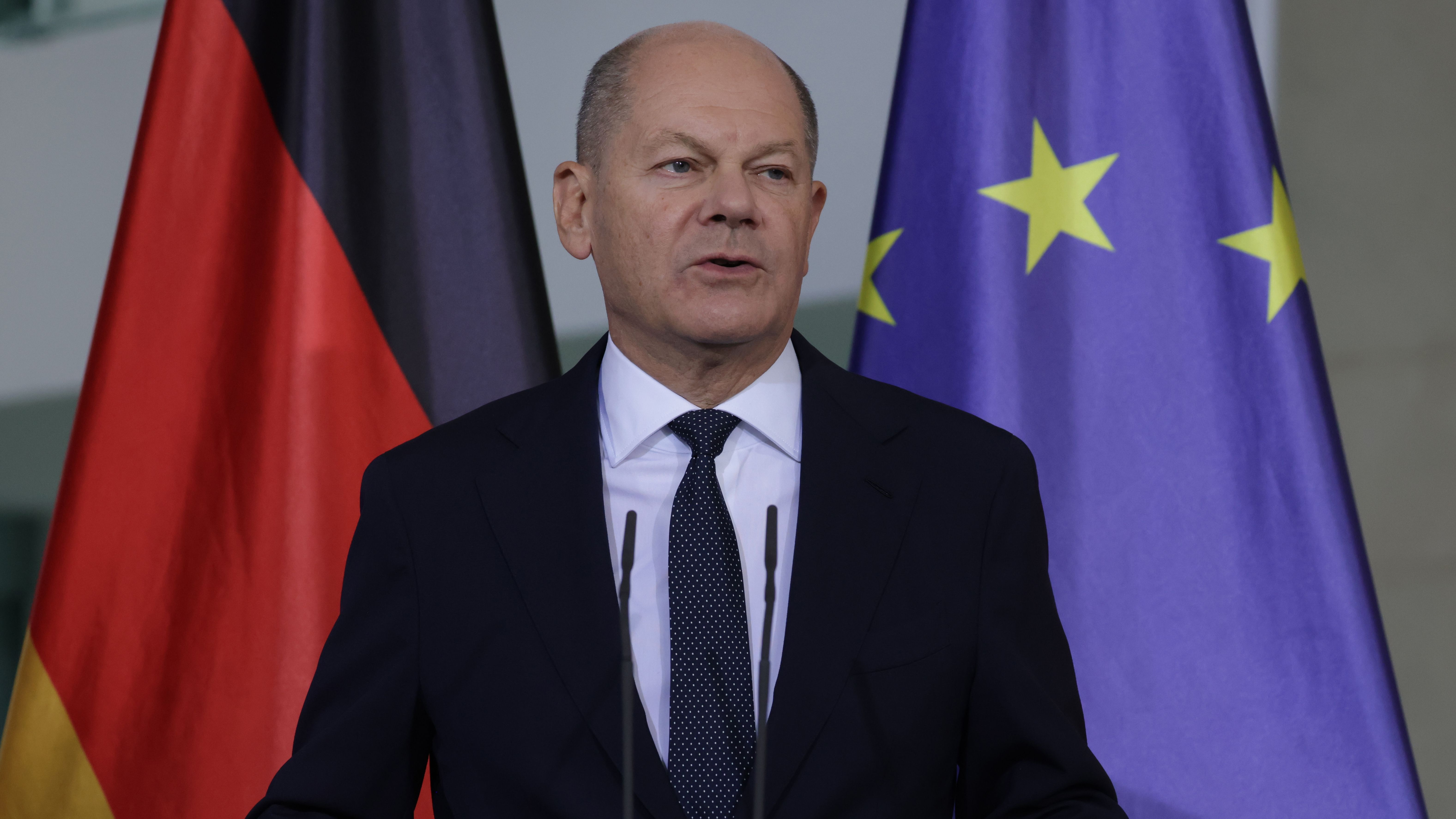 German Chancellor Scholz Calls Snap Election as Coalition Government Collapses