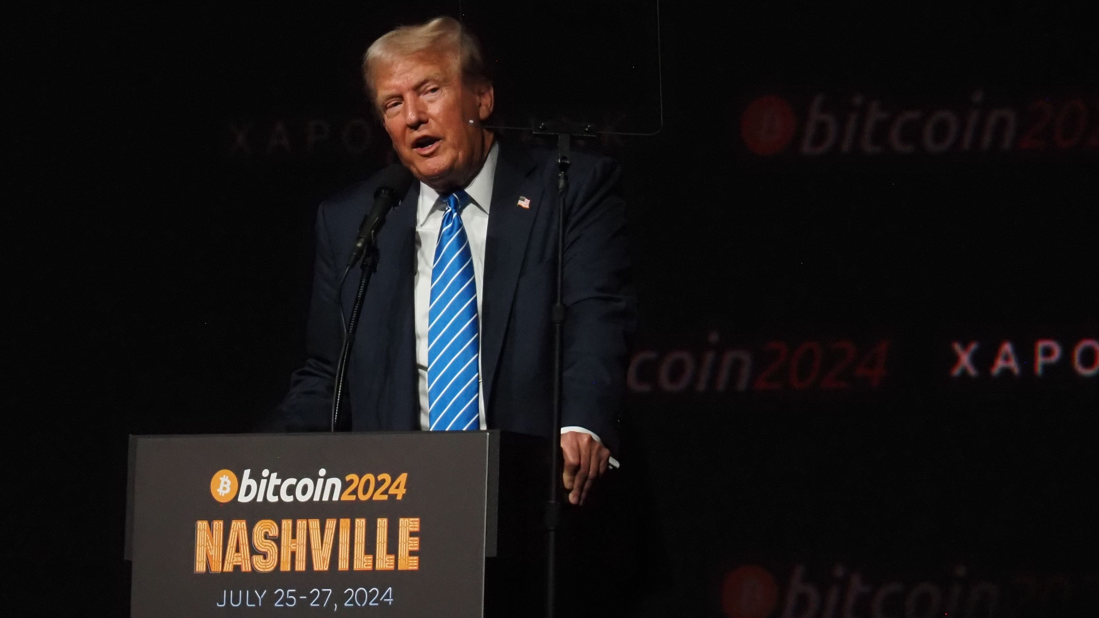 Bitcoin Rises Nearly 10% Against Mexican Peso as 'Trump Trade' Soars; Gold Stays Flat