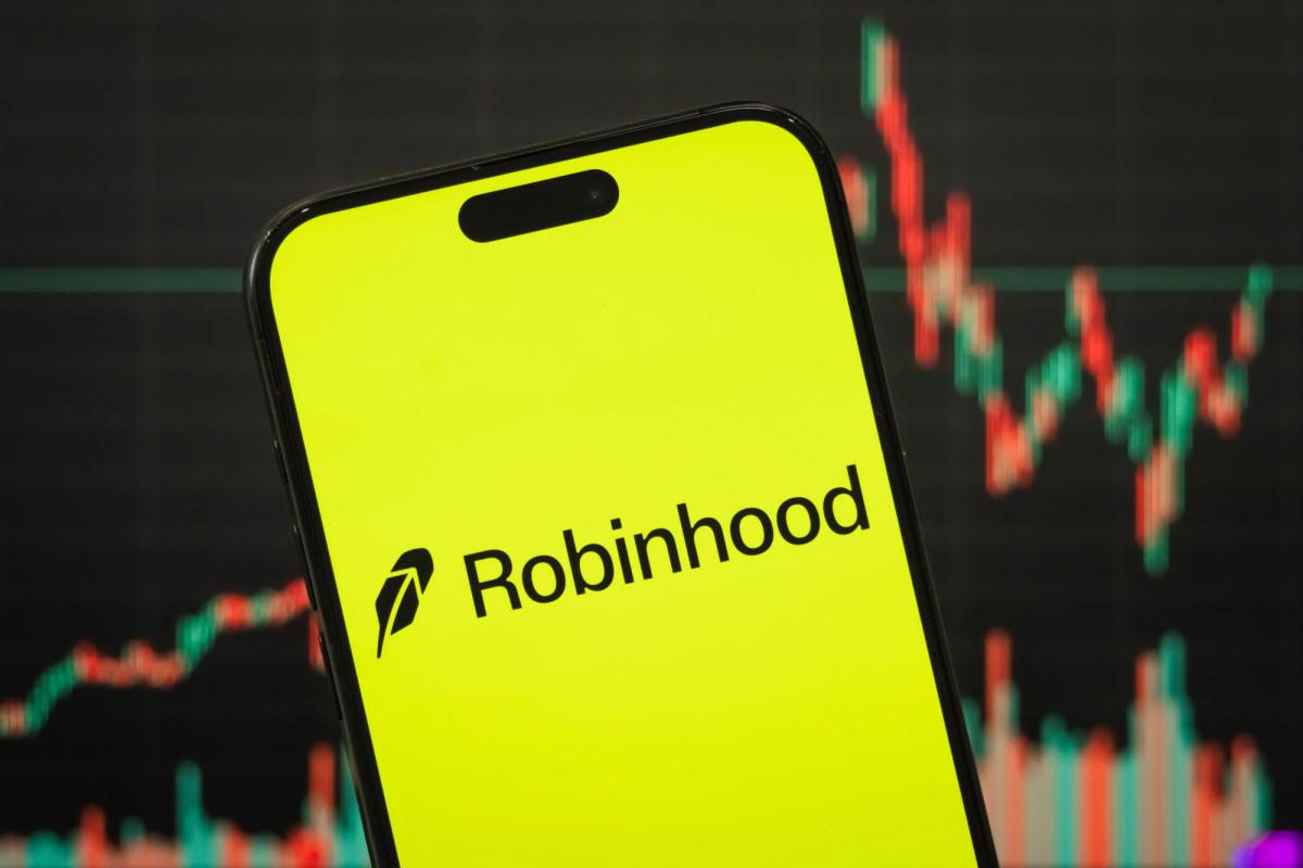 Robinhood Chain slowdown spreads from fees to trading as transactions.