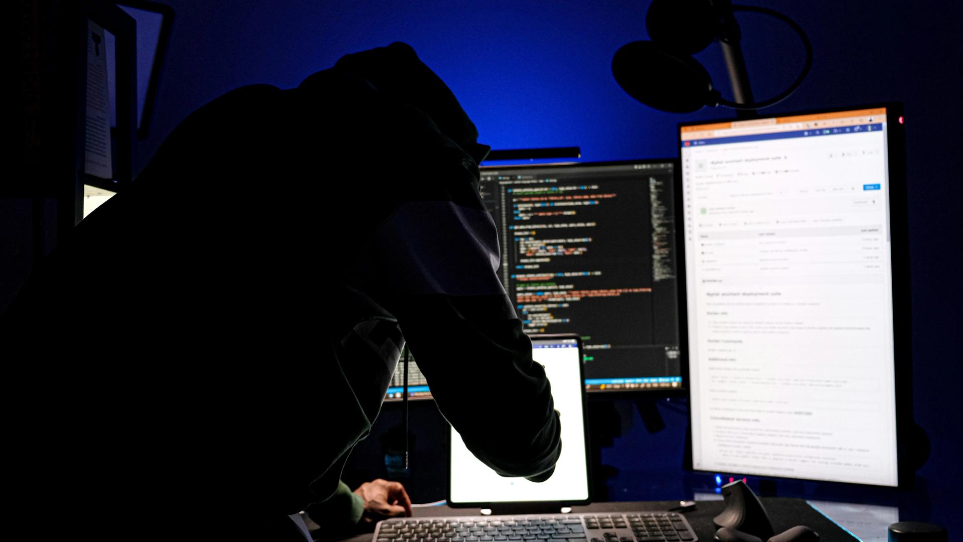 Hackers and scammers. (Boitumelo/Unsplash)
