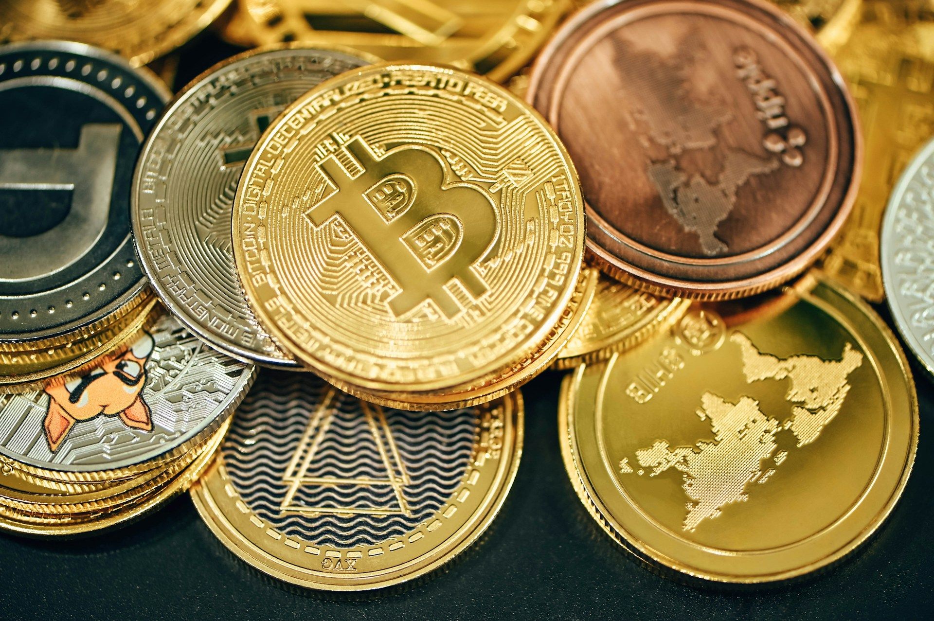 Asia Morning Briefing: Leverage Meets Patience as Bitcoin Builds Toward a Breakout