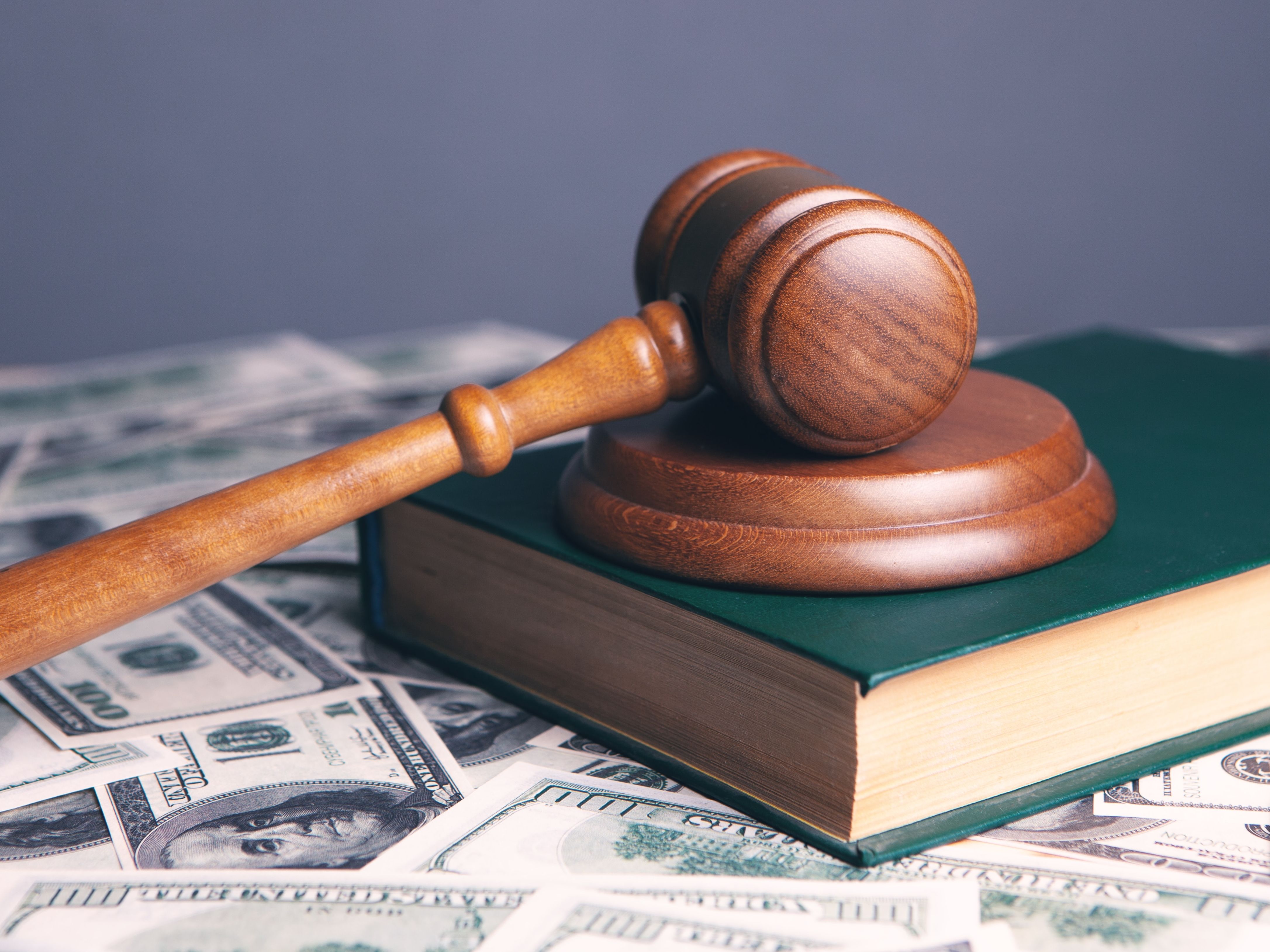 YouTubeur contre YouTubeur : BitBoy Crypto poursuit Atozy pour diffamation