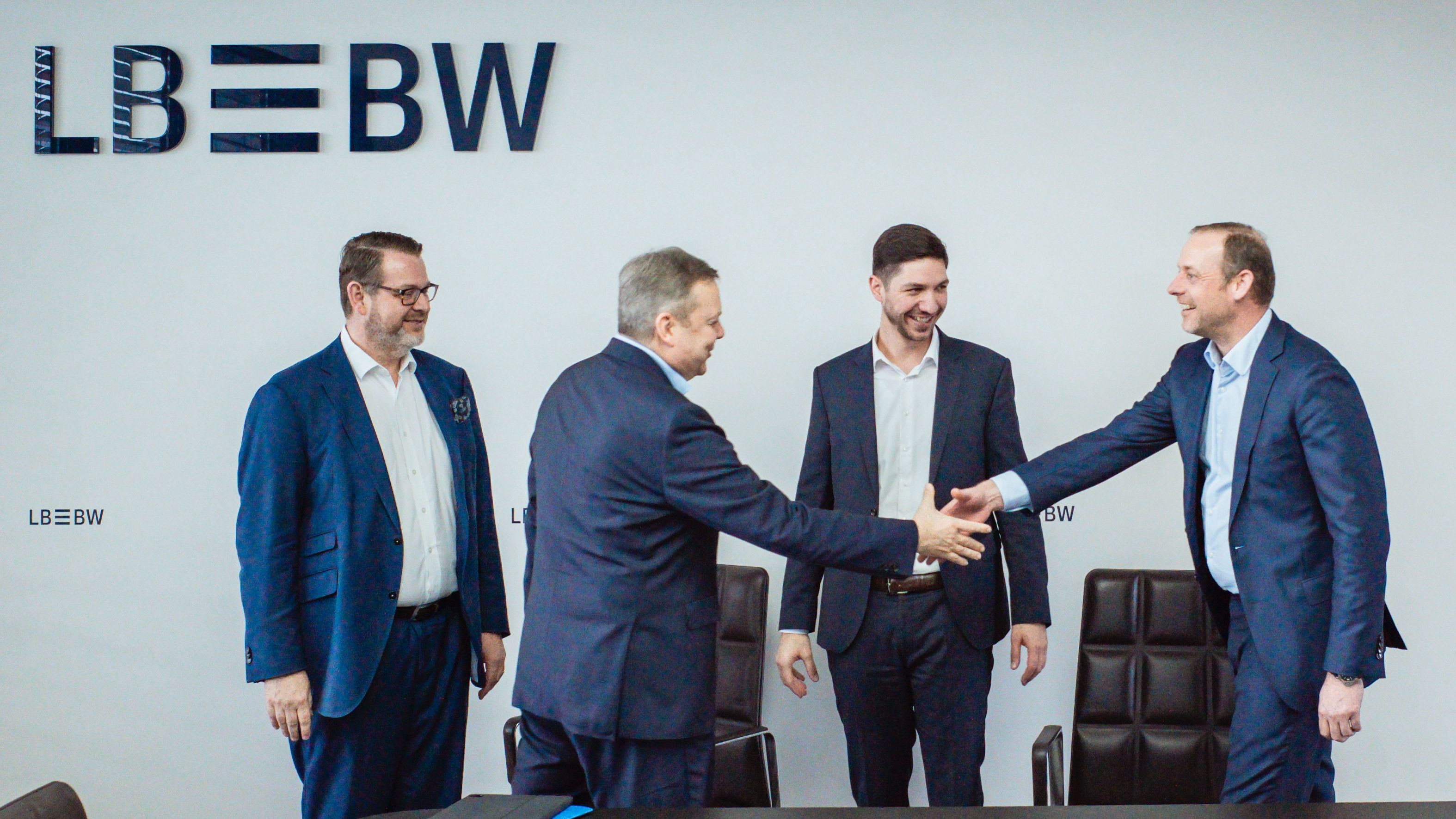 Germanys Services Sector: Julys Surprise Stability—What It Means For You - ixwf7m0