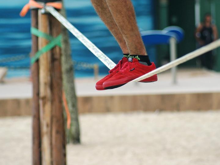 ALERTA VERMELHO: Estrategista Eleva Risco de Crash para 35% – Bitcoin na Mira da Turbulência Global!