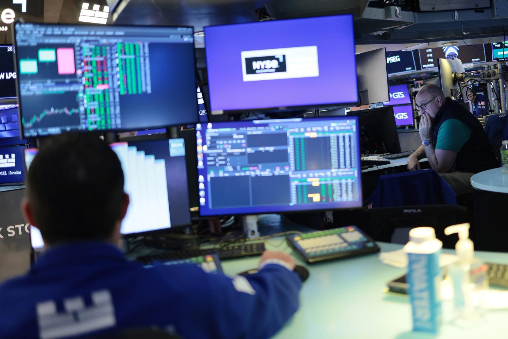 Live updates: Bitcoin holds above $61,000 as momentum stocks plunge to start quarter