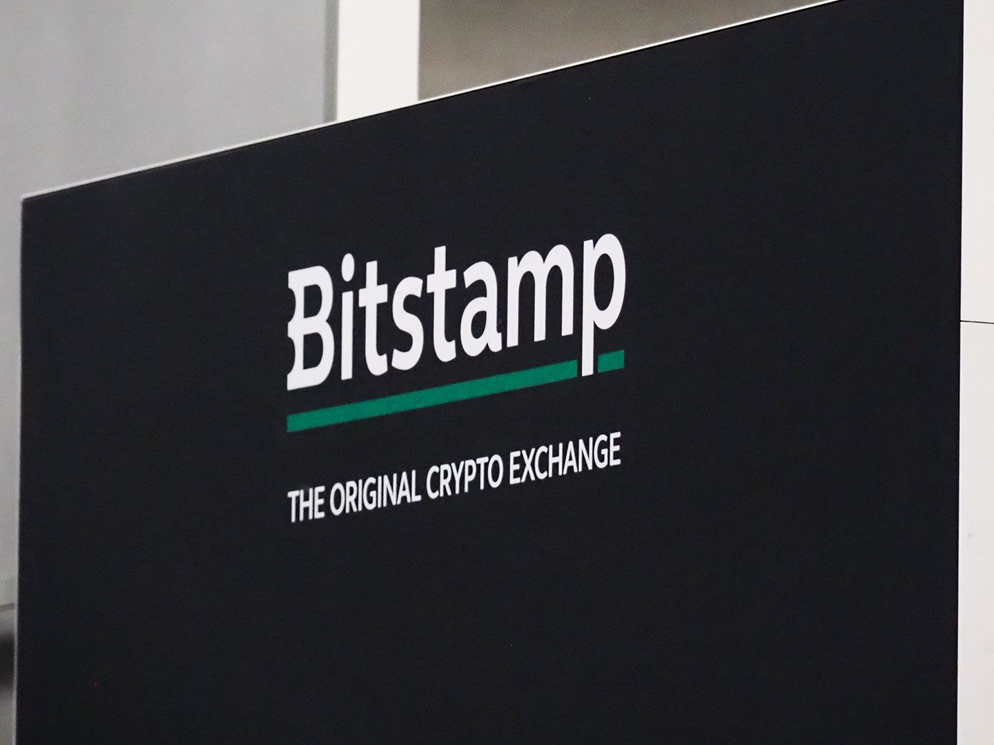 Crypto Exchange Bitstamp Wins Registration in Spain